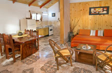 Living-cocina-comedor Cabañas de la Luna